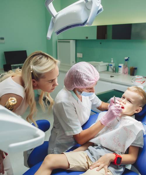 Удалить молочный зуб ребенку Удалить молочный зуб ребенку